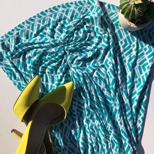 ✨TART Green and white maxi xs